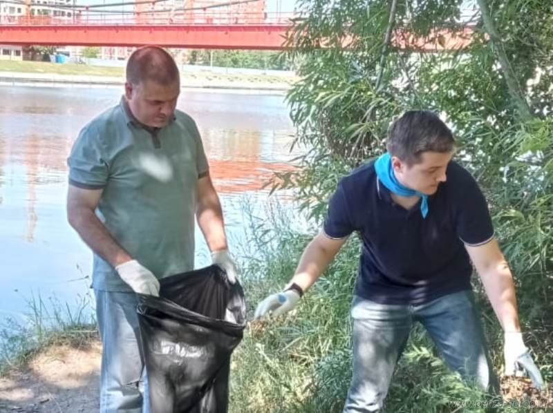 На Набережной реки Суры прошла акция «Чистый берег»
