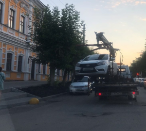 Пензенских автолюбителей предупредили о парковке в центре, где работает эвакуатор
