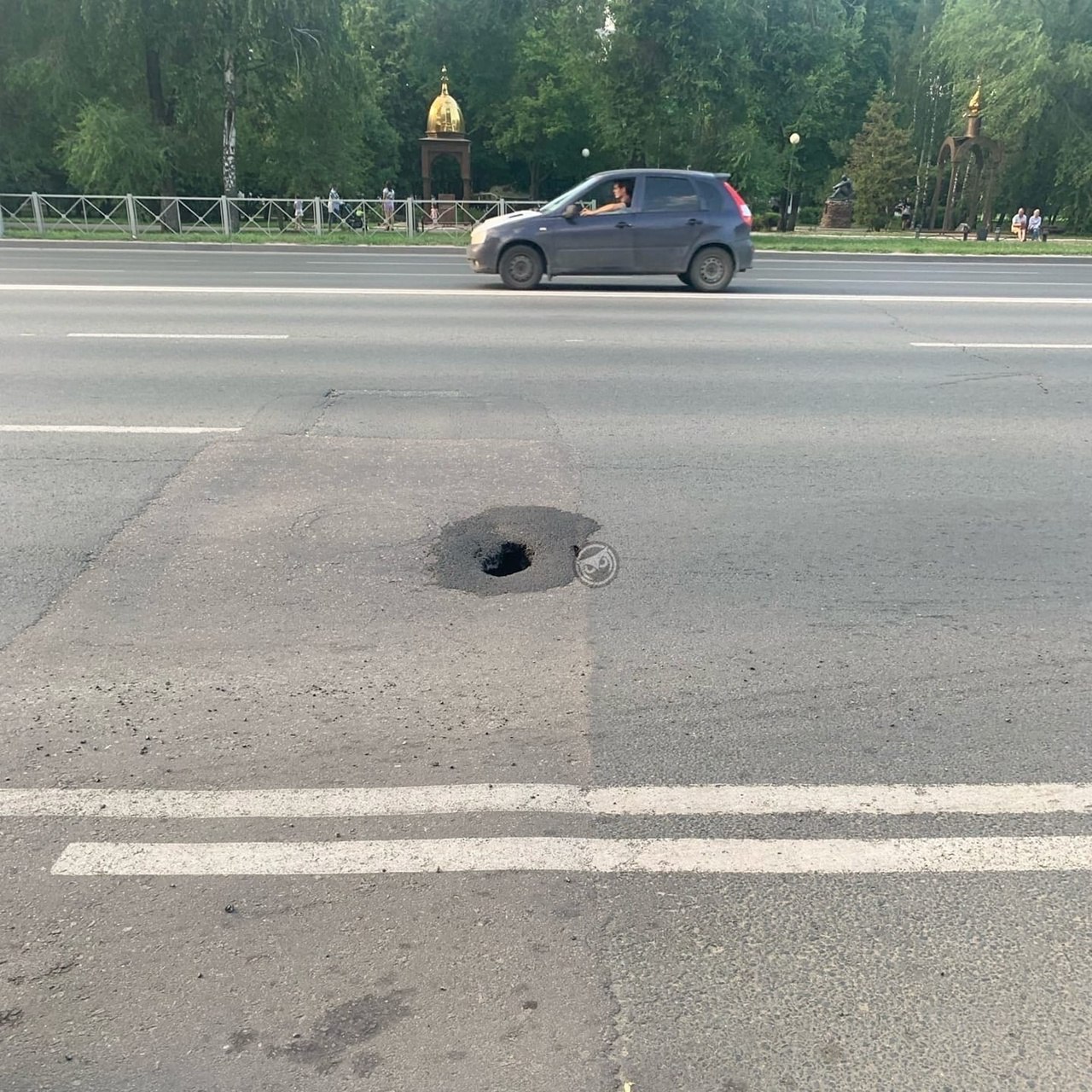 Пензенцев предупредили о дыре в асфальте на проспекте Победы