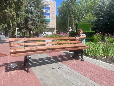 В Сердобском сквере имени Слепцова появились новые скамейки