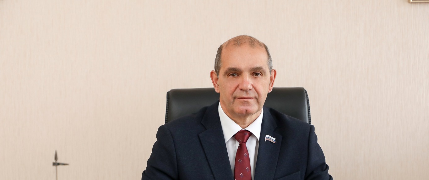 Мутовкин поздравил горожан сДнем семьи, любви и верности