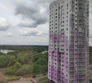 Жители многоэтажки на Антонова опасаются воровства электричества при установке ларька с водой