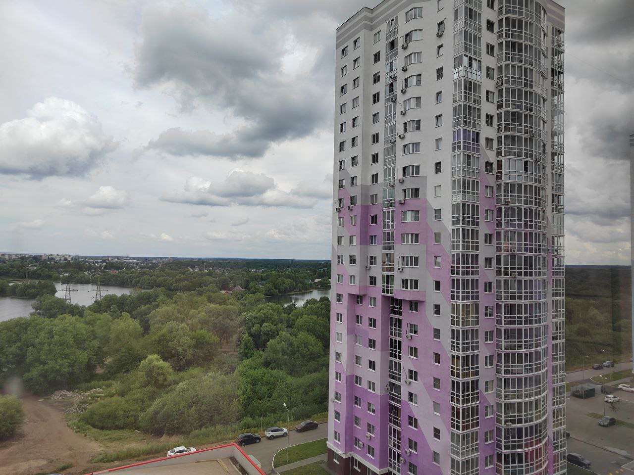 Жители многоэтажки на Антонова опасаются воровства электричества при установке ларька с водой