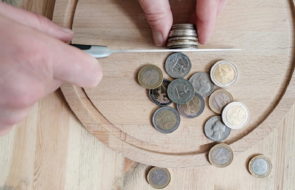 Минфин предложил сократить бюджет государственных программ на 1,6 трлн руб