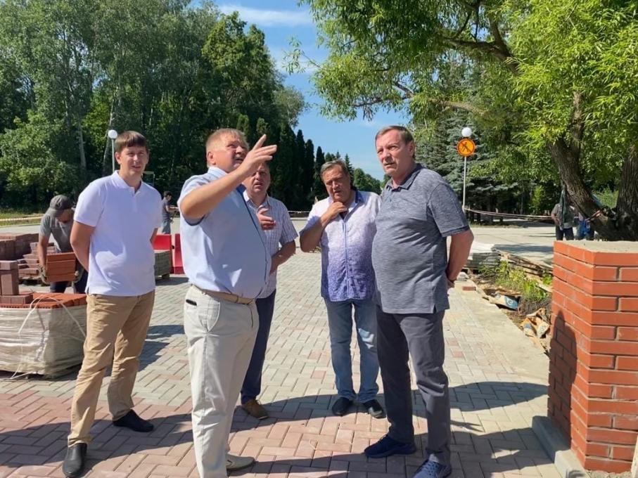 Зареченцам рассказали, когда закончат ремонт в Лермонтовском парке