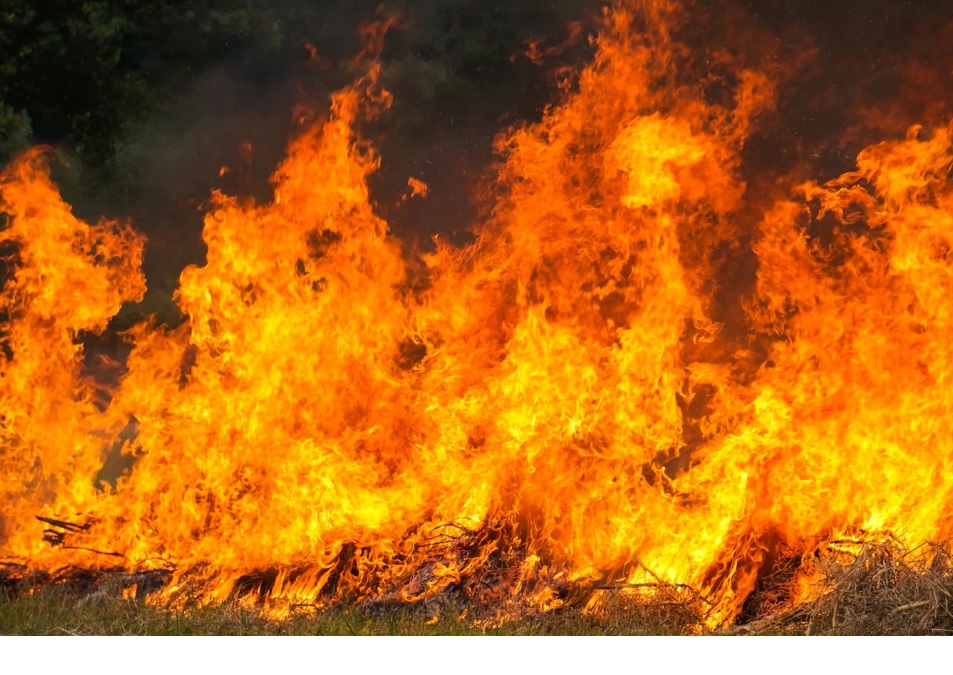 В Пензенском районе ребенок играл с зажигалкой и сжег сарай