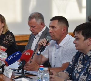 Жителям Зари рассказали о том, как в микрорайоне работают участковые