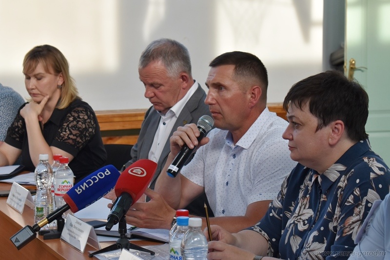 Жителям Зари рассказали о том, как в микрорайоне работают участковые