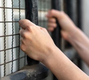 Жительница Никольска лишилась свободы за отказ трудиться на стекольном заводе