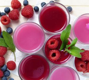 Диетолог назвал полезные напитки, которые разжижают кровь