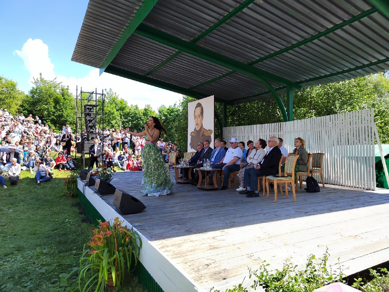 Зара выступила на Лермонтовском празднике в Тарханах. Видео