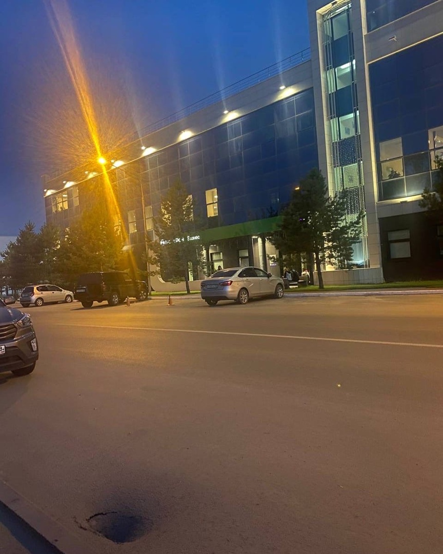 На улице Металлистов провалился асфальт