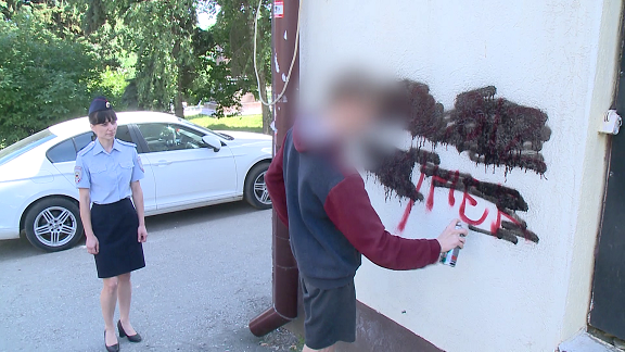 В Пензе задержали двоих мужчин и женщину, рисующих граффити с рекламой наркотиков