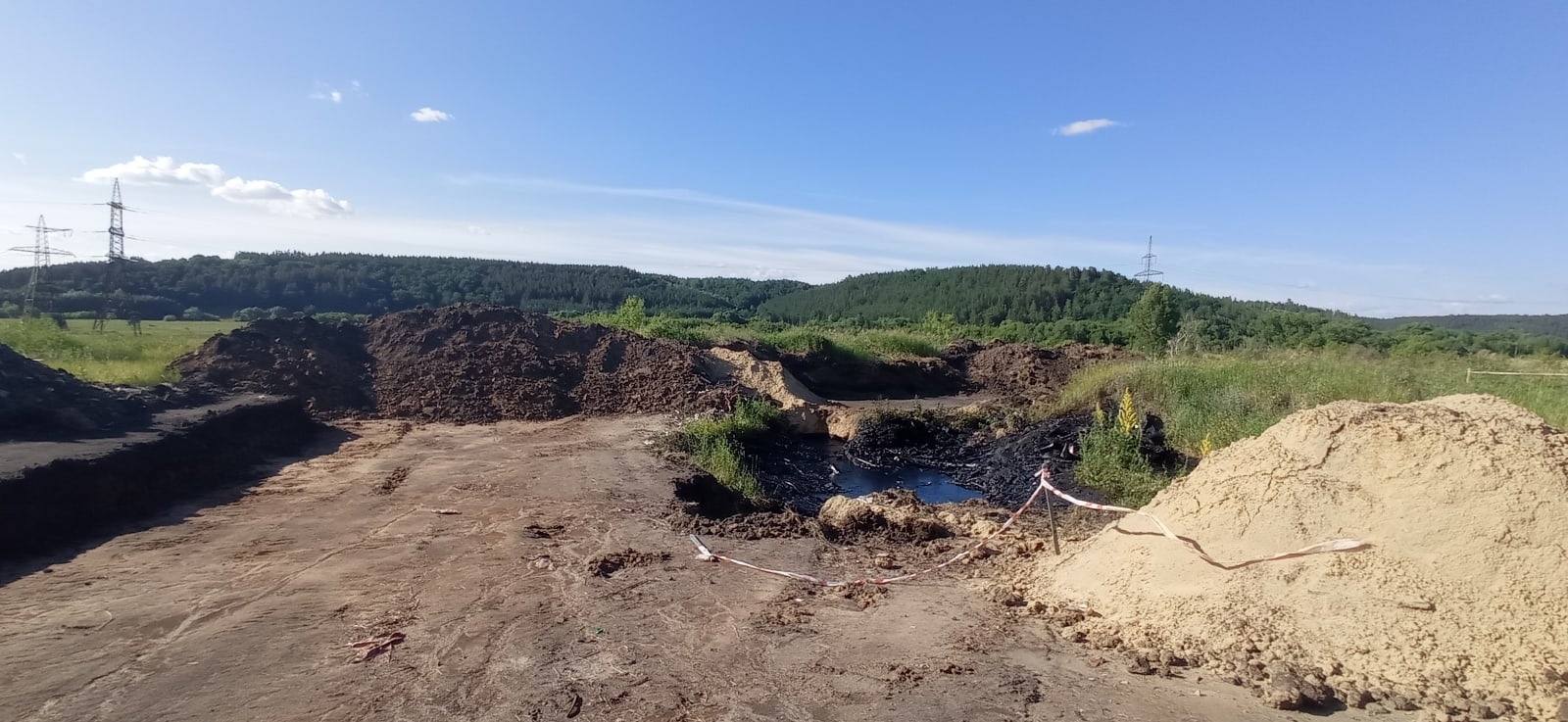 В Кузнецком районе обнаружили еще одну яму с нефтепродуктами