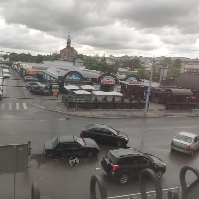 Пензенских водителей предупредили о большой яме на улице Суворова