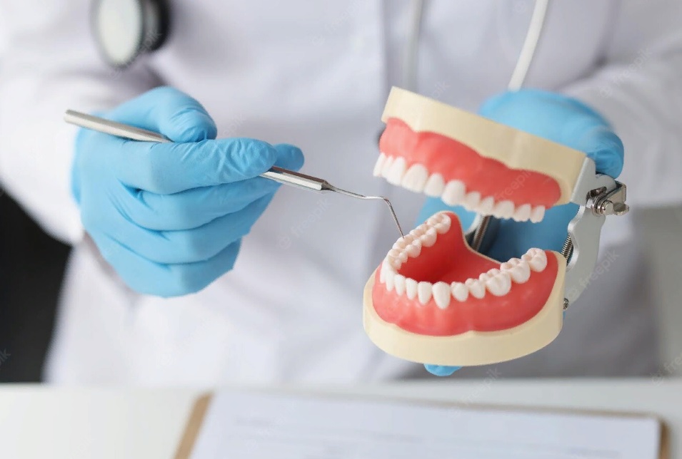 Стоматологи рассказали о неочевидных ошибках своих пациентов в уходе за полостью рта