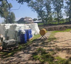 В Бессоновском районе по поручению Олега Мельниченко устанавливают спортплощадку