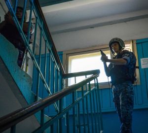 В Пензе задержали мужчину регулярно пытающегося ворваться в квартиру соседки