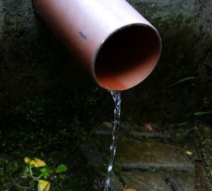 Пензенцы не могут добиться решения проблемы фекалий, текущих на улице Куйбышева