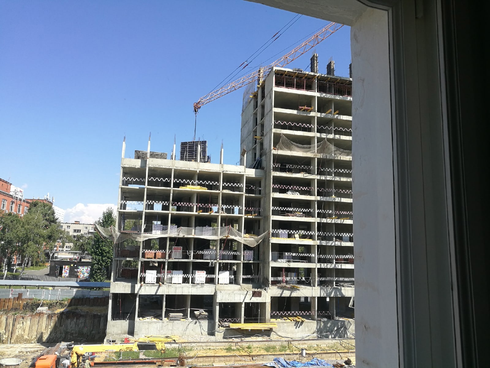 Пензенцы рассказали о нависшей над домом стреле строительного крана