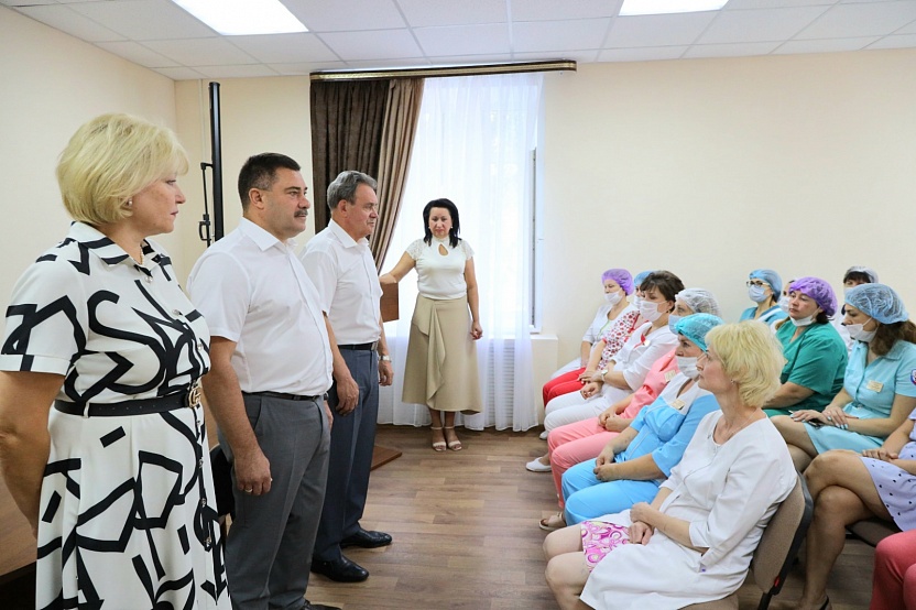 Валерий Лидин оценил результаты капремонта педиатрического отделения в Башмаковской больнице