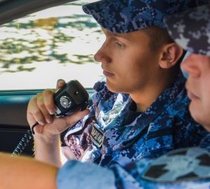 В Пензе молодой парень попытался вынести из магазина 5 внешних аккумуляторов