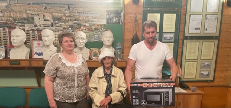 В Пензе энергетики «Т Плюс» вручили подарки ветеранам Великой Отечественной войны