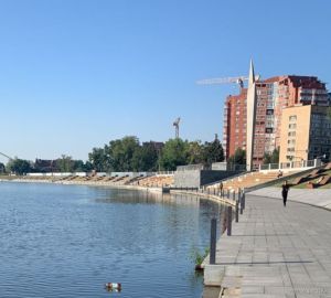 В Пензе вандалы сломали лавочки на набережной Суры