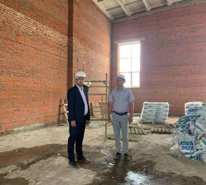 Алексей Комаров: строительная готовность школы в Чемодановке составляет 45%