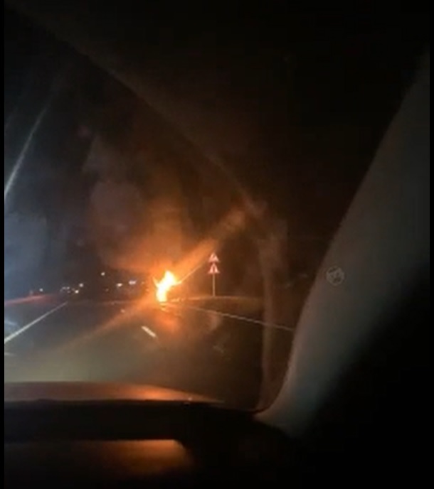 Под Пензой на трассе ночью сгорел автомобиль марки  BMW