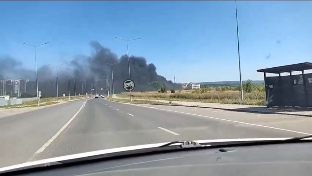 В МЧС назвали причину пожара в строящемся здании в Спутнике