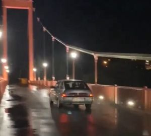 В Пензе сняли на видео лихача, промчавшегося по мосту Дружбы