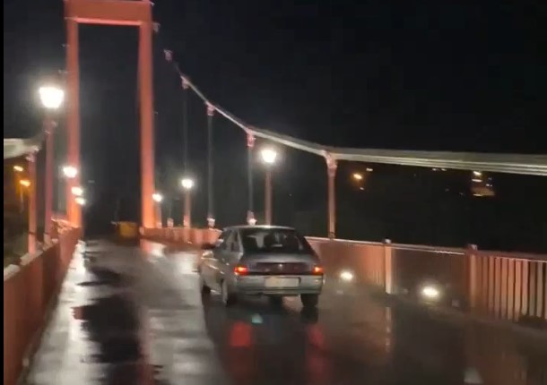 В Пензе сняли на видео лихача, промчавшегося по мосту Дружбы