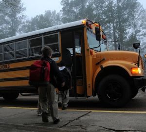 В Пензенском районе детям приходиться добираться до школы в экстремальных условиях