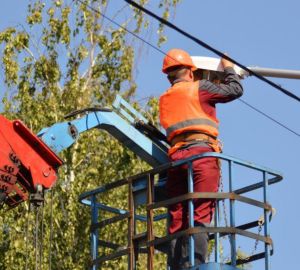 В Сердобске продолжают ремонтировать фонари