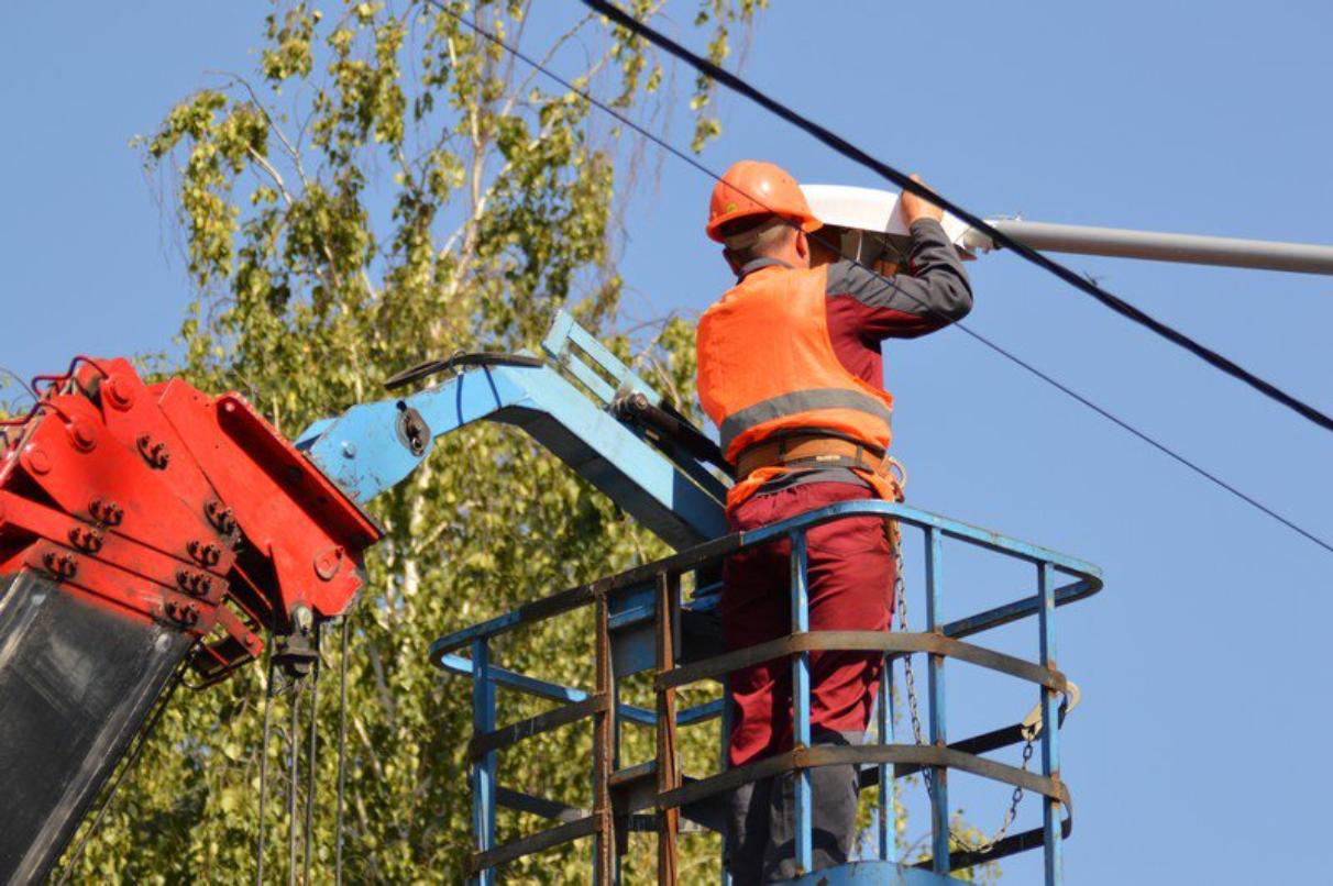 В Сердобске продолжают ремонтировать фонари
