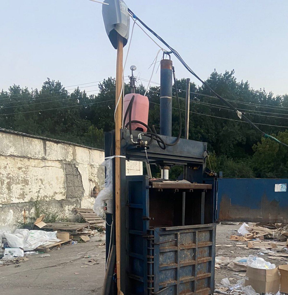 В Пензенском районе погиб молодой рабочий при прессовке картона