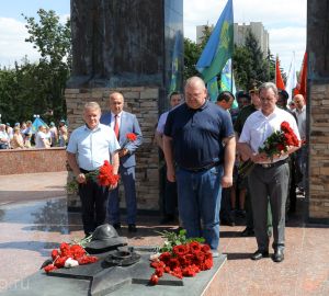 Олег Мельниченко принял участие в церемонии, посвящённой дню ВДВ