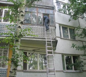 В Пензе спасатели помогли матери попасть в дом, где был заперт ребенок