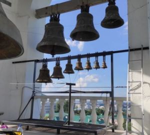 В Пензе в Спасском кафедральном соборе установили семь дополнительных колоколов