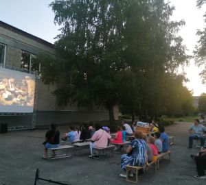 Жителей Кузнецка пригласили посмотреть кино под открытым небом
