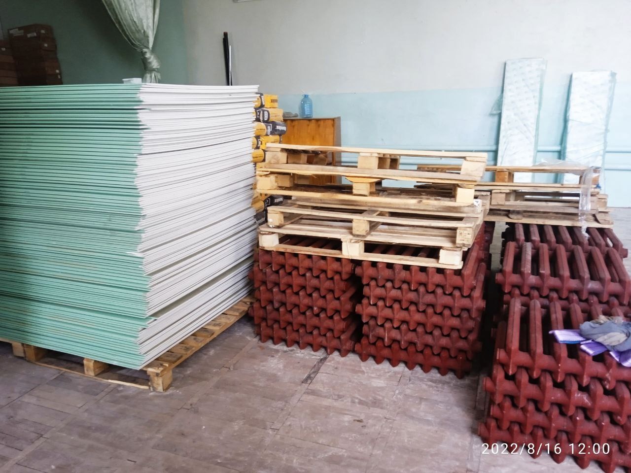 Из Пензенской области в Пологовский район привезли стеклопакеты для школ