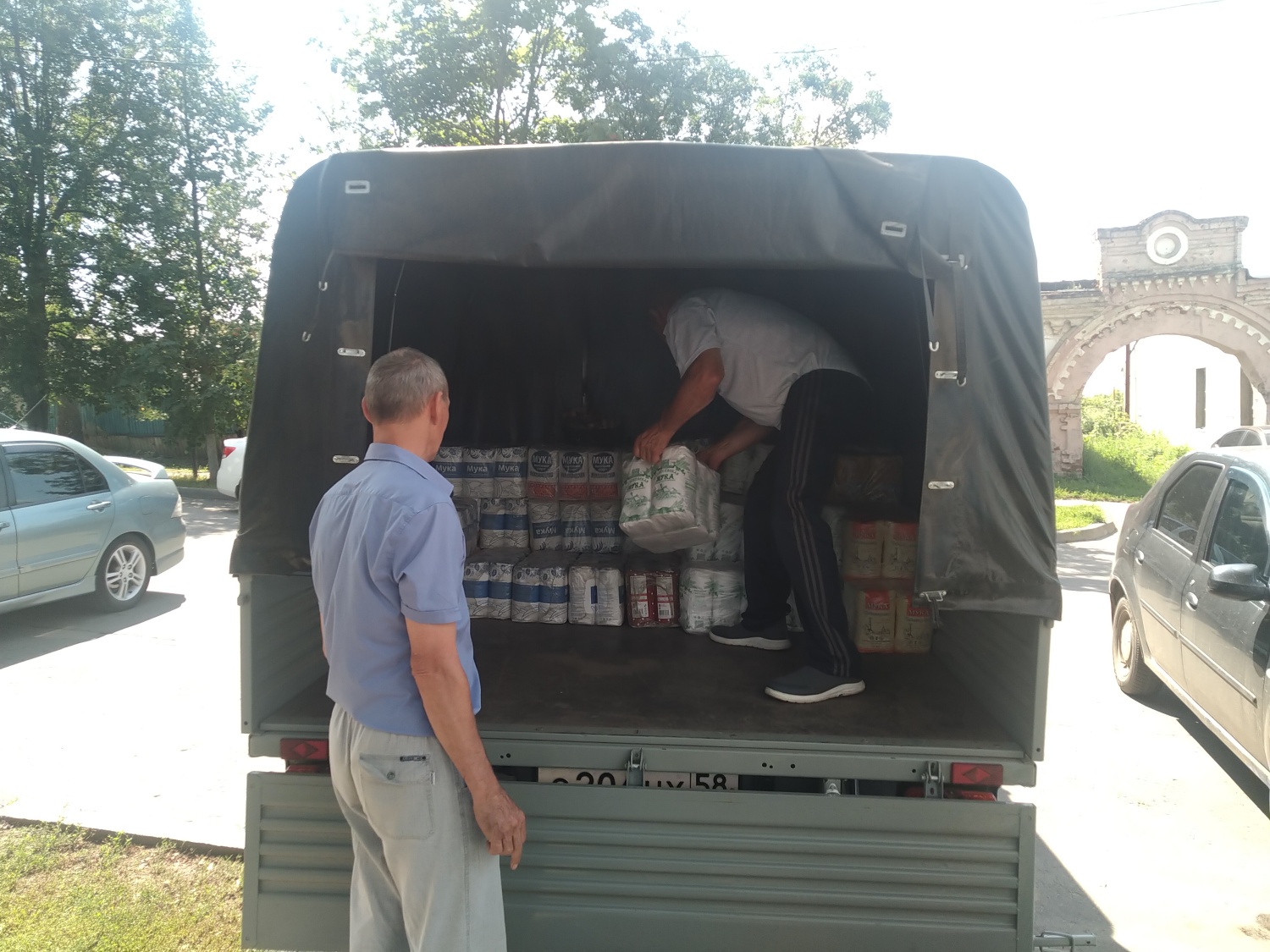 Жители Нижнеломовского района собрали гуманитарный груз для Донбасса