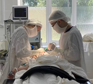 В Пензе врачи помогли восстановить лицо и зрение пациенту, получившему травму падающим бревном