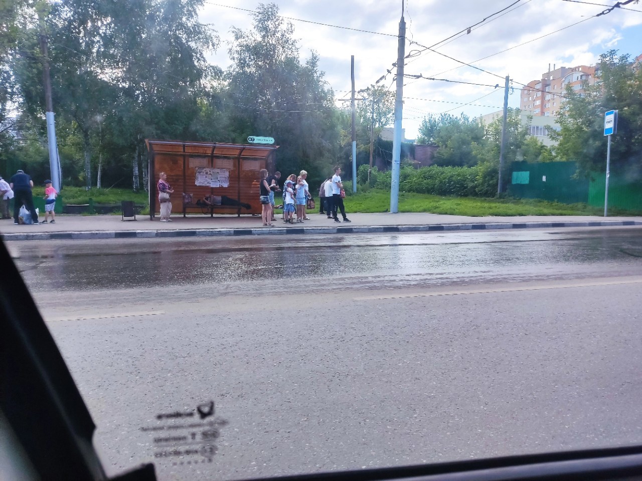 Пензенцев продолжают возмущать бомжи, оккупировавшие остановку на Чкалова