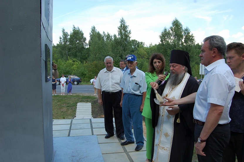 Валерий Лидин посетил открытие отреставрированной Сердобской стелы