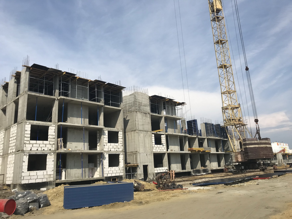 В Заре продолжается строительство дома для переселения граждан из аварийного жилья