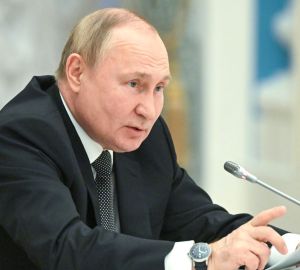 Путин учредил в России звание «Мать-героиня»