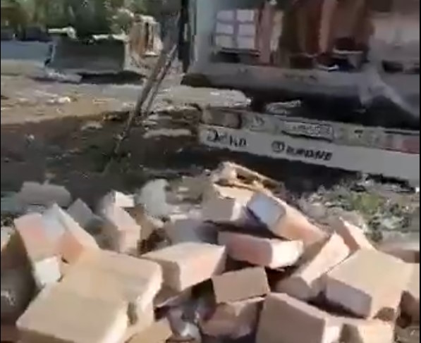 Пензенец удивился выброшенным на свалку конфетам за 3 млн рублей