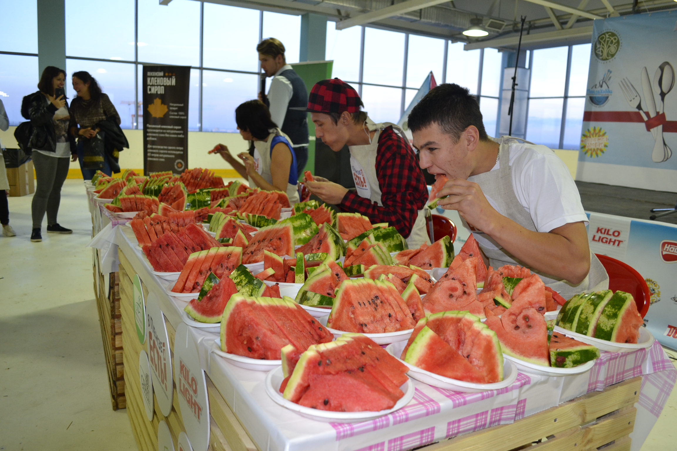 В Роспотребнадзоре рассказали, на что обращать внимание при выборе арбуза